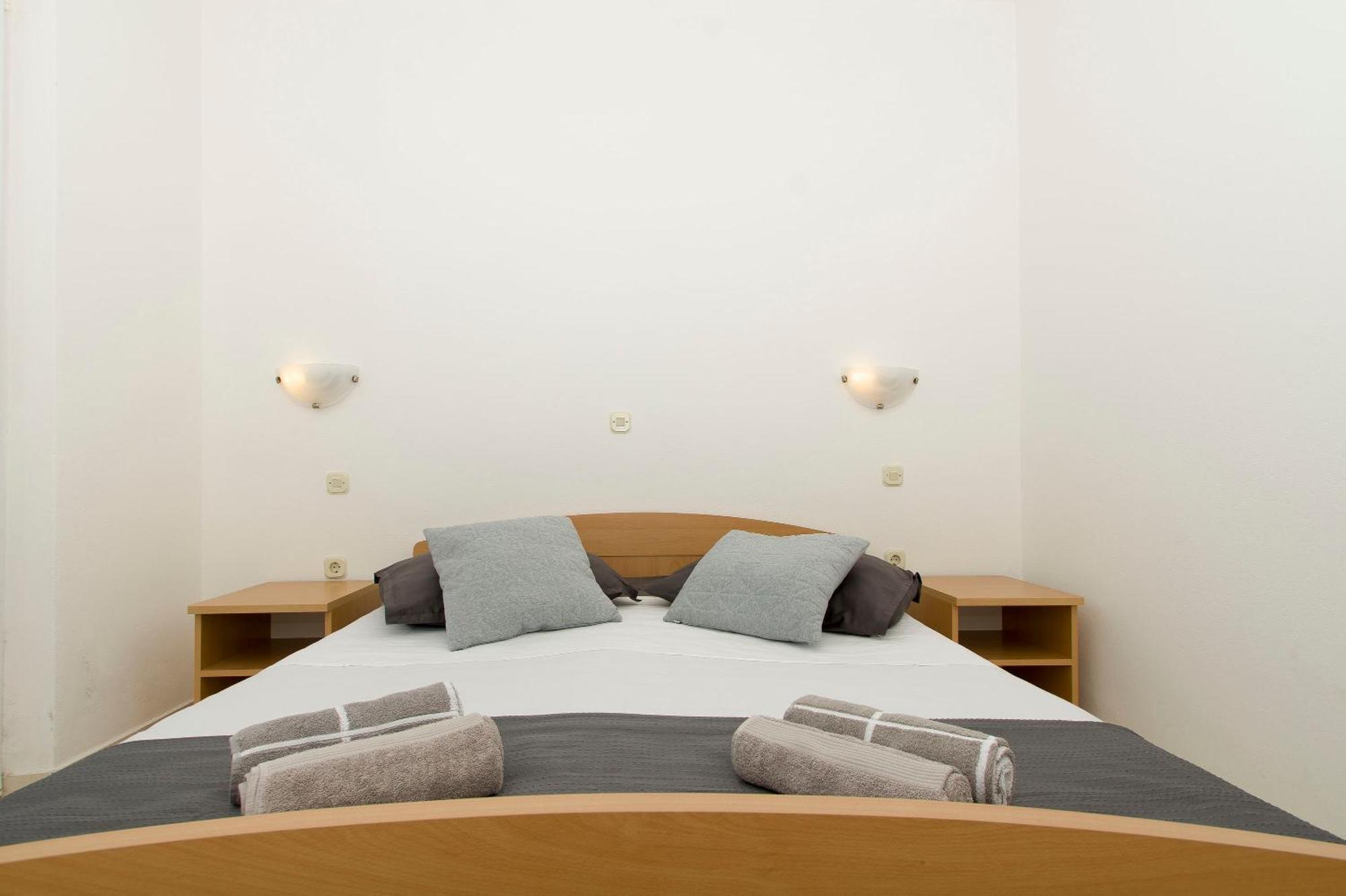 Apartments Vela Luka *